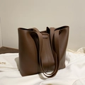 Grand sac cabas minimaliste en similicuir marron foncé avec de longues bandoulières - Café Sans Pendentif