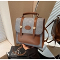 Kleiner Rucksack aus grauem Filz und braunem Leder mit Doppelriemen und Tragegriff - Blau und Braun Patchwork (Braun)