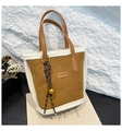 Borsa tote in velluto a coste marrone con bordo in ecopelliccia bianca e patch in pelle - Marrone (Con Ciondolo)