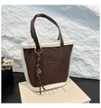Borsa tote in camoscio testa di moro con finiture in lana e ciondolo alla moda - Caffè (Con Ciondolo)