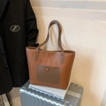 Grand sac cabas marron avec motif gaufré carré et poche contrastée en PU cuir - Marron
