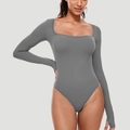 Body de yoga gris ajustado con cuello cuadrado y aberturas para el pulgar en mangas - S / gris oscuro