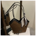 Bolso tote de ante marrón oscuro con pañuelo de seda y corte en V de estilo vintage - café