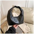 Borsa a spalla patchwork nera minimalista a forma di mezzaluna con cerniera dorata - Nero