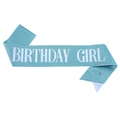 Fascia di compleanno celeste glitterata con scritta bianca e spilla di sicurezza - Ragazza Selezionata - Testo Blu Lago E Bianco / Taglia unica