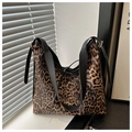 Bolso tote de moda con estampado de leopardo, correas de cuero negro y gran capacidad - Marrón