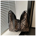Bolso tote retro de leopardo con correas de cuero negro y un elegante lazo decorativo - Caqui