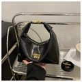Sac croissant rétro en cuir plissé noir avec détails métalliques dorés élégants - Noir sans Pendentif