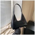 Bolso de hombro minimalista de charol negro con letras fashion en relieve y cremallera - Negro