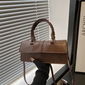 Borsa baguette retrò marrone scuro in pelle lucida con tracolla regolabile versatile - Marrone