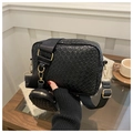 Grote zwarte geweven crossbodytas met brede riem en bijpassende ronde mini-muntportemonnee - Zwart