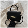 Bolso bandolera negro elegante con cierre dorado y asa de doble material - Negro