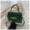 Bolso de mano cuadrado verde oscuro con solapa tejida y hebilla de metal dorado - Verde