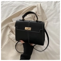 Schwarze Ledertasche mit weißen Kontrastnähten und goldenem Verschluss-Detail - Schwarz