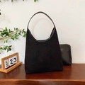 Conjunto de bolso tote de ante negro minimalista con estuche interno y asas redondas - Negro