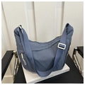 Borsa a tracolla in nylon blu con ampia tracolla regolabile e dettaglio zip laterale - Blu