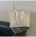 Große Shopper-Tasche mit braun-weißem Hahnentritt-Muster und eleganten weißen Henkeln - Khaki Hahnentritt