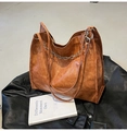 Große Retro-Tragetasche in Dunkelbraun aus strukturiertem Kunstleder mit Kette - Braun