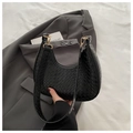 Schicke schwarze Hobo-Tasche mit Krokodil-Prägung, goldener Schnalle und Ledertextur - Krokodilmuster / Schwarz