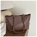 Minimalistische große dunkelbraune Leder-Tote-Bag mit weißen Kontrastnähten und Doppelgriff - Dunkelbraun