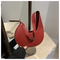 Bolso de hombro rojo minimalista en forma de media luna de cuero PU para primavera 2025 - Rojo