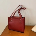 Sac fourre-tout vintage bordeaux à motif crocodile avec rivets dorés pour le quotidien - Rouge