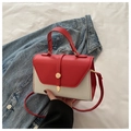 Schicke rot-beige Handtasche im Color-Block-Design mit goldenem Drehverschluss-Detail - Rot