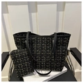 Set borsa tote in tweed a scacchi con pochette coordinata e manici in pelle neri e dorati - Nero