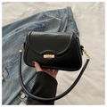 Borsa a tracolla nera minimalista in pelle con elegante chiusura a cilindro dorata donna - Nero
