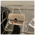 Elegante borsa quadrata bianco crema con patta glitter champagne e chiusura ad anello - Bianco avorio