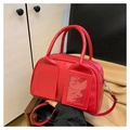 Rote Boston-Handtasche aus weichem PU-Leder mit Kartenfächern und verstellbarem Schultergurt - Rot