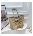 Elegante borsa tote beige con grande fiocco decorativo e trama in pelle PU opaca - Cachi