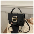 Glänzende schwarze Lackleder-Handtasche mit goldener Schnalle und abnehmbarem Gurt - Schwarz