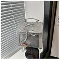 Silberne Metallic-Tasche mit Schleifendetails und transparentem Netzfach für Accessoires - Silber
