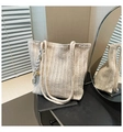 Grande borsa shopper in paglia intrecciata bianco crema con ciondolo a nodo morbido - Stile ciondolo / Bianco Sporco