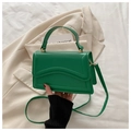 Grüne PU-Lederhandtasche mit gewellter Klappe und verstellbarem Schultergurt - Grün