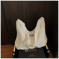 Borsa tote in nylon bianco crema con tracolla larga e dettaglio etichetta moda - Bianco