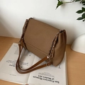 Borsa tote marrone intrecciata con tracolla a catena e design retrò - Marrone