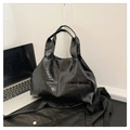 Bolso tote negro de moda con patrón de cocodrilo brillante y gran capacidad interior - Negro