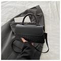 Schwarze PU-Lederhandtasche mit gewebter Textur und abnehmbarem Schultergurt für Damen - Schwarz