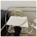 Elegante weiße Umhängetasche mit einzigartigem organisch geformtem Metallgriff in Gold - Weiß