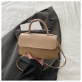 Beige Umhängetasche mit Kroko-Prägung und stilvollem Retro-Handgriff für Damen - Khaki