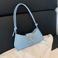 Elegante borsa a tracolla azzurra baguette con fibbia quadrata in strass scintillanti - Blu