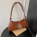 Borsa sottobraccio in pelle marrone con fibbia in metallo argento e tracolla con nodi - Marrone