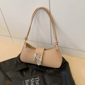 Elegante borsa sottobraccio in pelle beige con fibbia argento e dettaglio nodo - Cachi