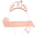 Dettaglio della corona del 70° compleanno in oro rosa e della fascia rosa per festa celebrativa - Taglia unica / Set Oro Rosa 70 Anni