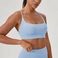 Reggiseno sportivo azzurro imbottito con spalline sottili e scollo quadrato per lo yoga - S / Azzurro Aria
