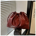 Detail of burgundy glossy bucket bag with drawstring texture and thin shoulder strap - Red