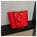Bolso tote rojo acolchado con costuras de diamante y gran capacidad en nylon chic - Rojo