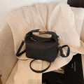 Bolso de mano de tweed gris oscuro con cierre dorado y correa ajustable para hombro - Negro
